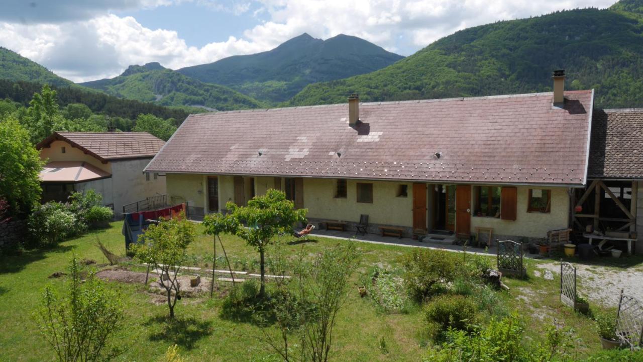 Chambres Et Table D'Hote Le Petit Radis Lus-la-Croix-Haute Ngoại thất bức ảnh